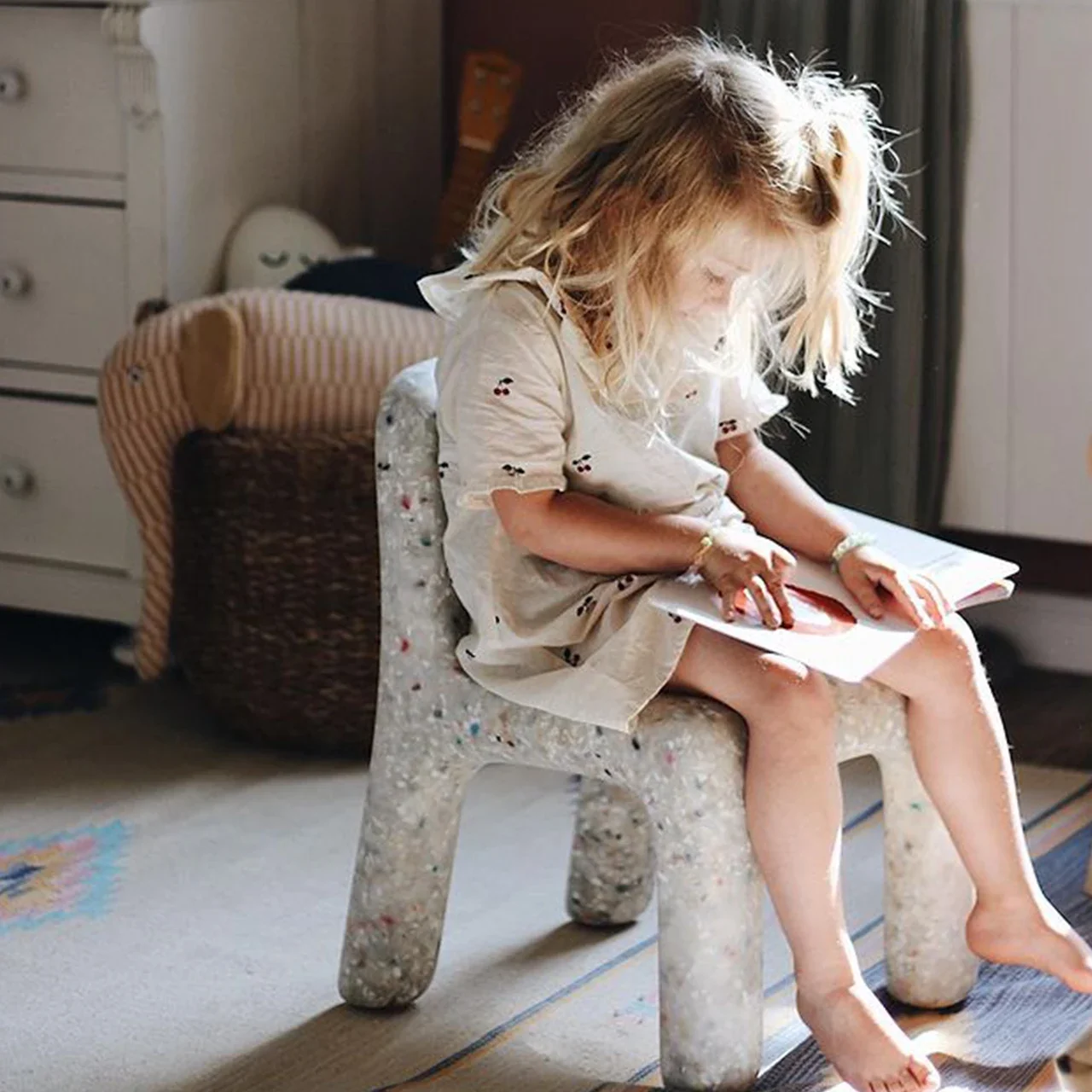 SHIMOYAM Durable Princess Kid's Chair - Solid PE Plastic, Outdoor Use